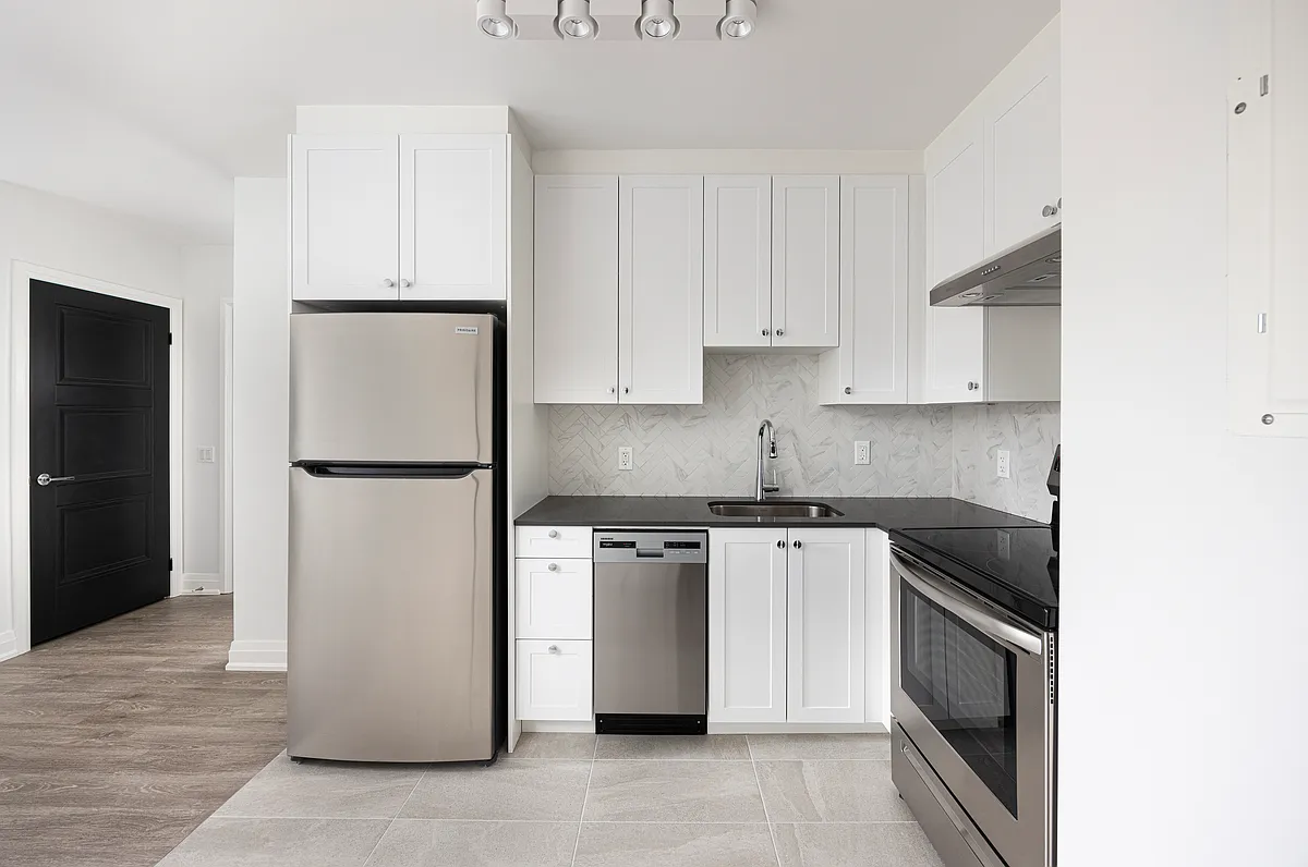 2701 Eglinton Ave W — Photo 3
