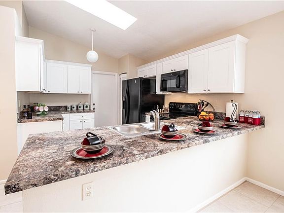 4th image of 1008 Winterberry Ln