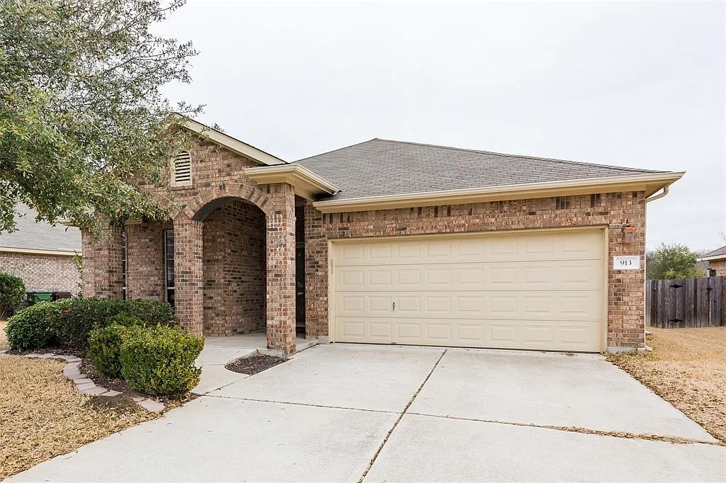3 bed, 2.0 bath, 1883 sqft, $2,075 — Photo 2