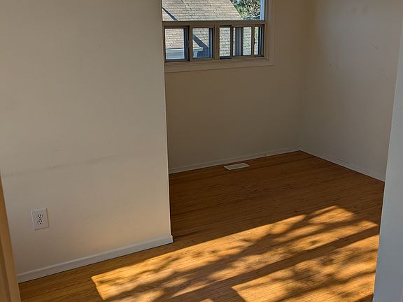 5th image of 96 E 21st St