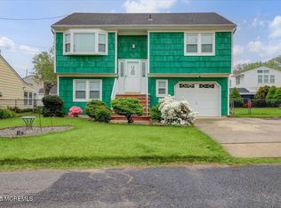 837 Ridge Rd, Keyport, NJ 07735