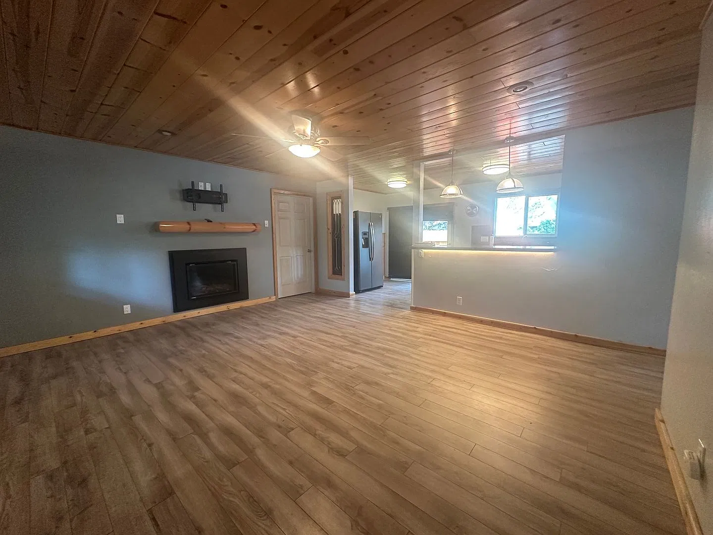 Charming 2 Bedroom, 2 Bathroom Home in Quiet Meyers Neighborhood — Photo 2