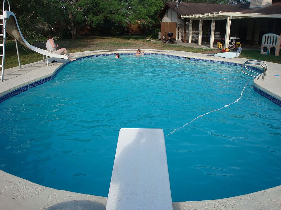 1st image of 418 Jay Vee Ln