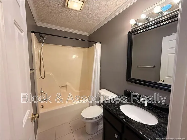 995 Greenbriar Dr — Photo 16