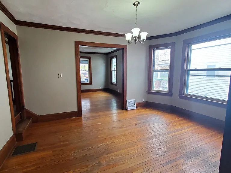 10-12 Lyon Pl — Photo 2