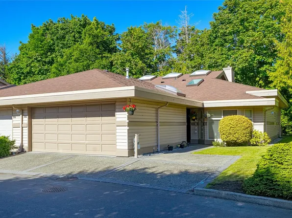 902 Lakes Blvd, Nanaimo, BC V9P 2P8