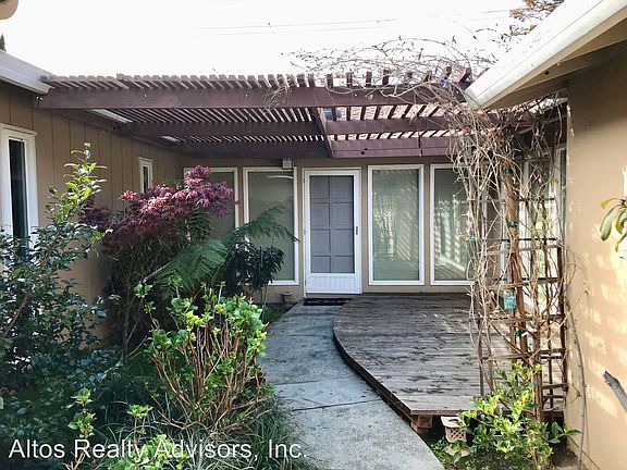 3rd image of 831 Rubis Dr