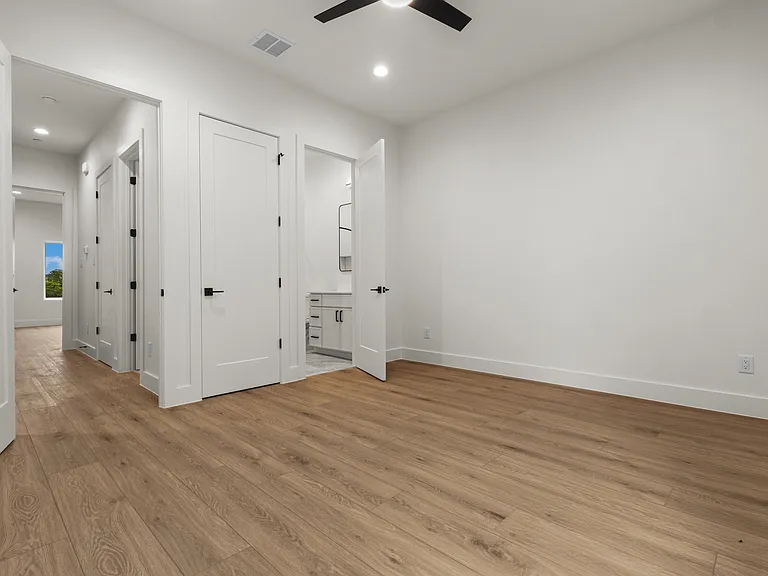 2203 Hondo Ave #303 — Photo 33