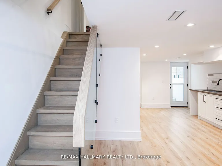 1 1/2 Delaney Cres — Photo 26