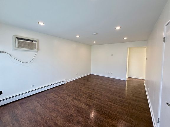 3rd image of 2231 Prairie St 2