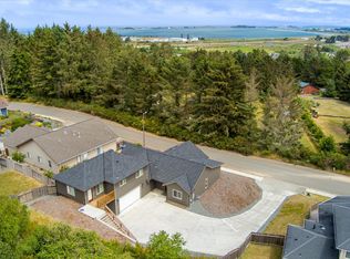 28-30 Blue Spruce Dr, Eureka, CA 95503