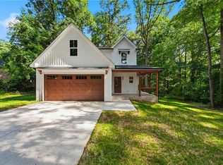 110 Walnut Ave, Yadkinville, NC 27055