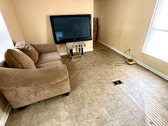 2nd image of 38 Steeplechase Dr #38