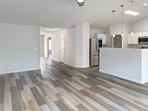 3rd image of 1019 Gold Cir