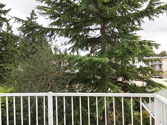 4th image of 11540 Pinehurst Way NE APT 410