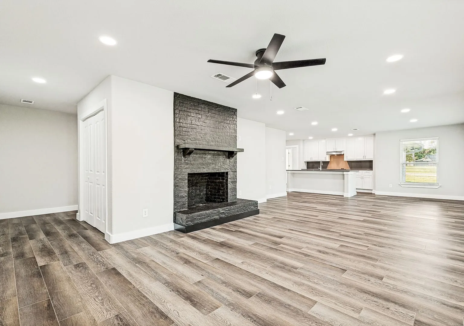 Completely remodeled, open floorplan home, on large corner lot, with a huge covered front patio! ... — Photo 2