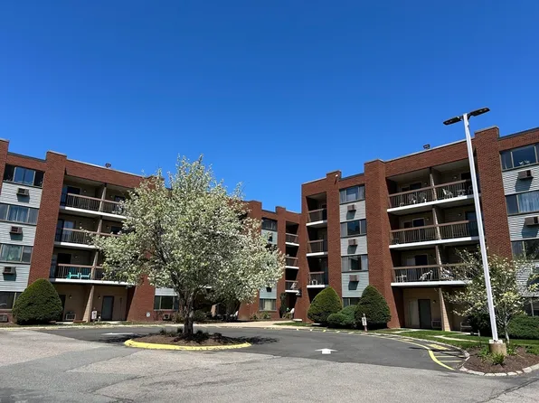 4975 Washington St #109, West Roxbury, MA 02132