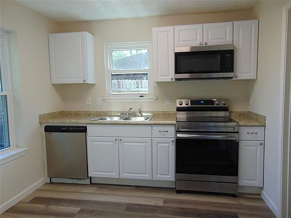 3rd image of 1605 Bosque Dr