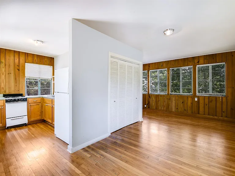 2304 Longview St — Photo 24