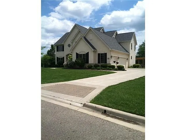 4483 Hampton Dr photo 1