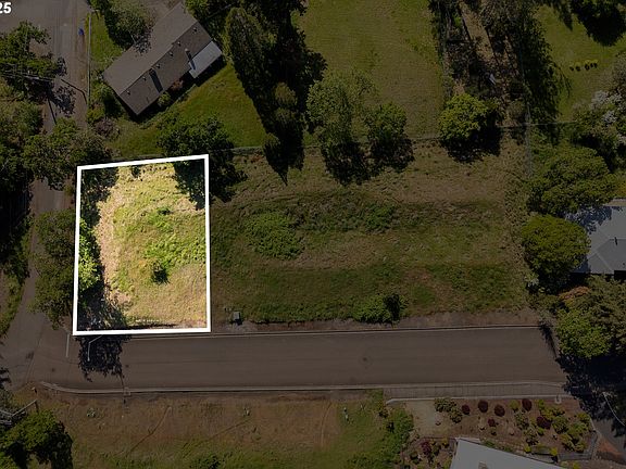 3rd image of 1334 SE Kane St