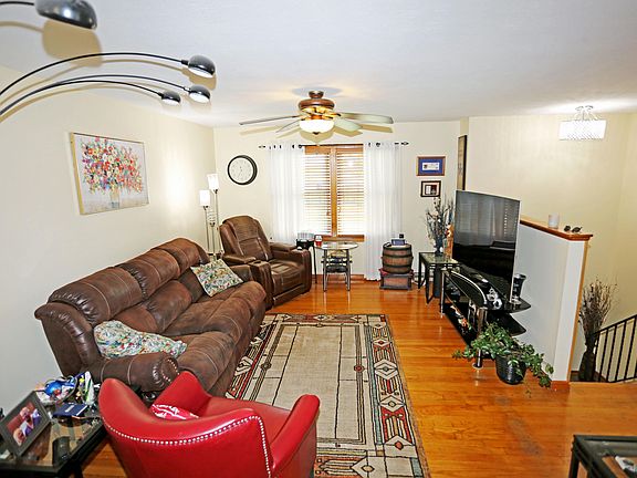 2nd image of 812 Wheatcroft Ct