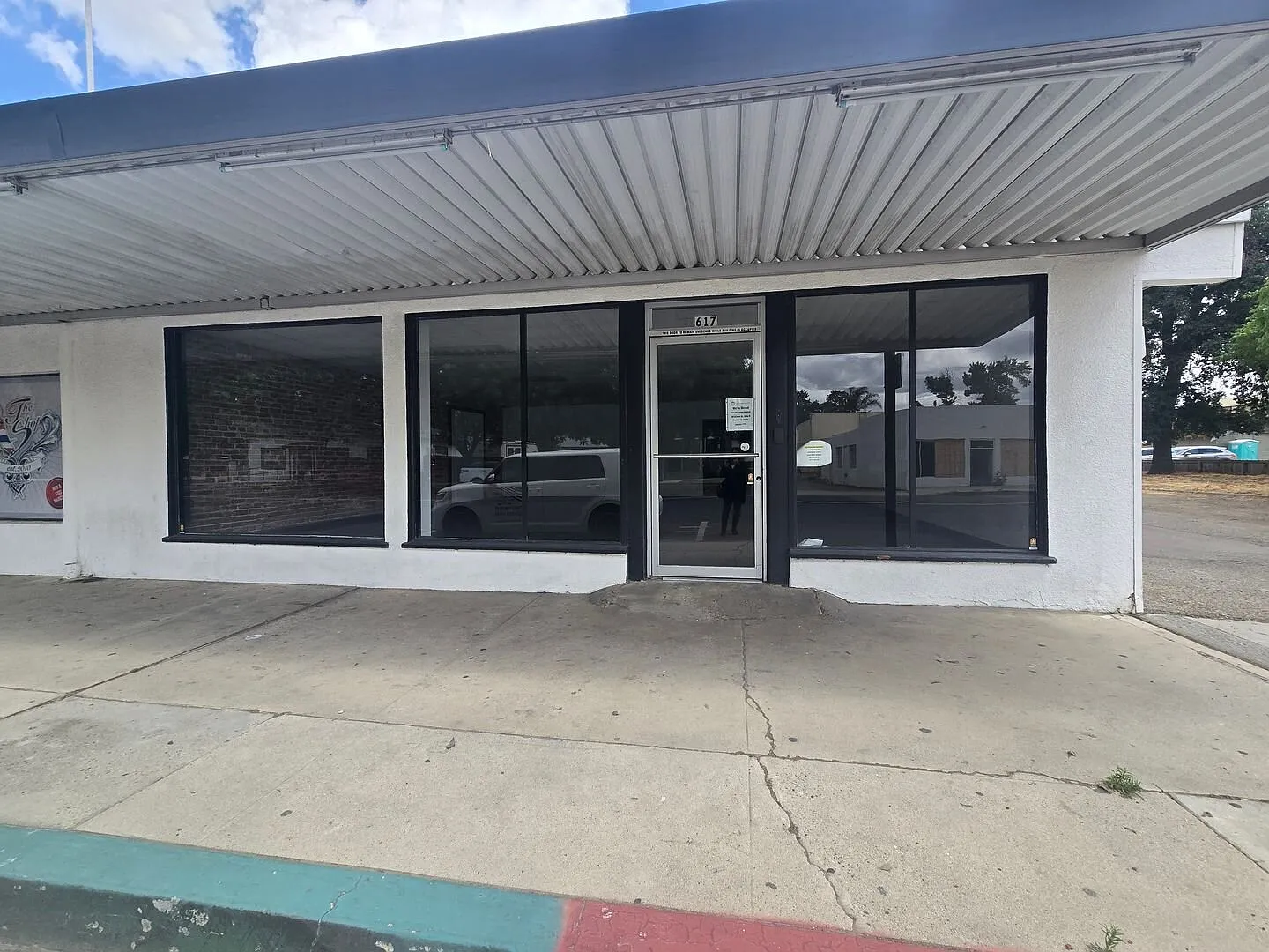 Large office space available now — Photo 1