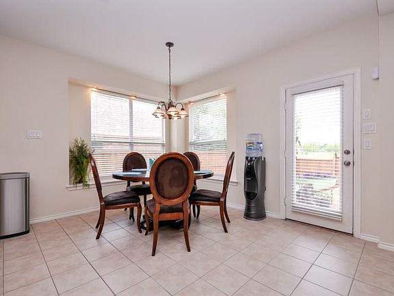 5th image of 7220 Claridge Ln
