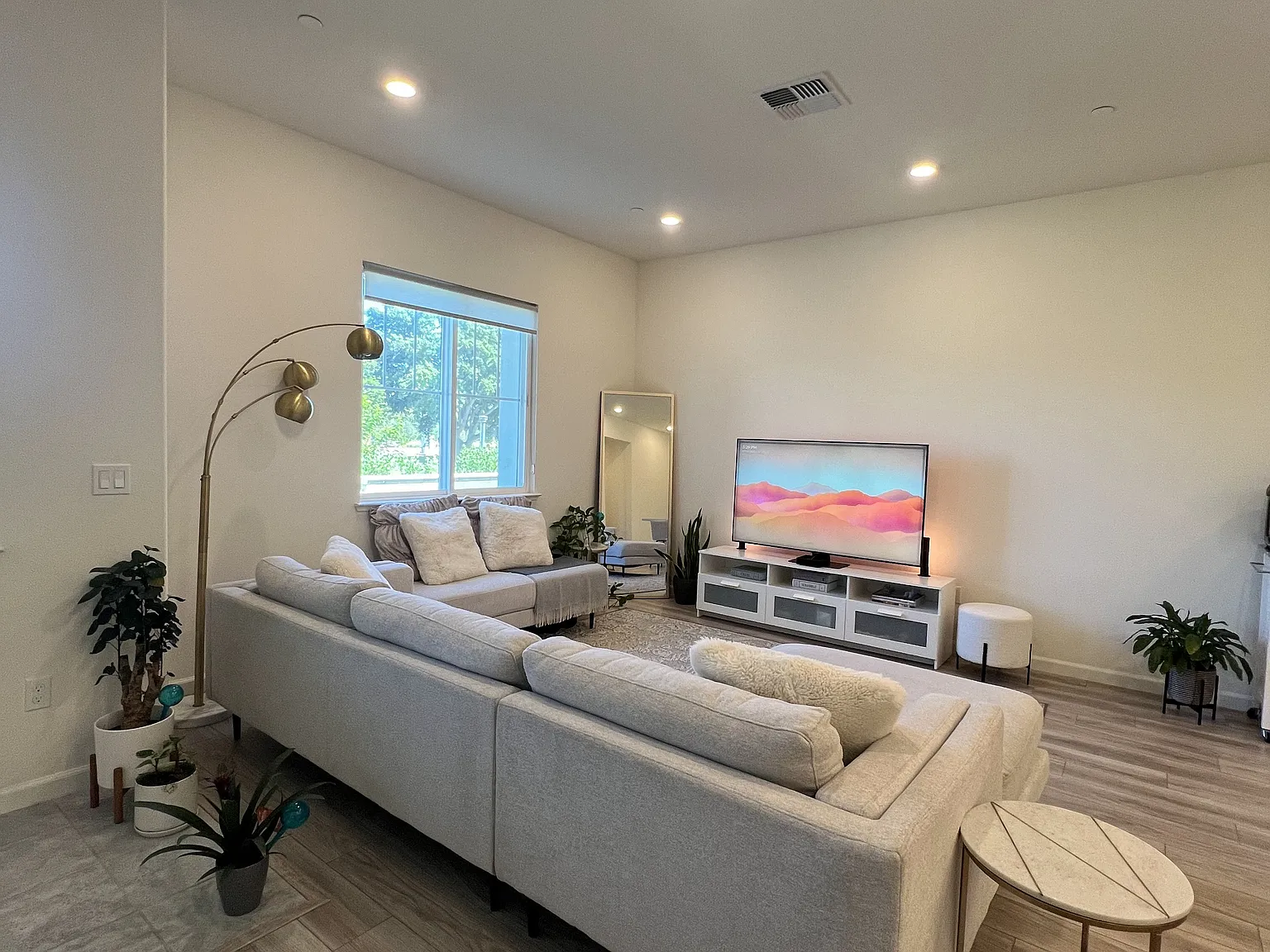 3 bed, 2.5 bath, 1957 sqft, $4,799 — Photo 1