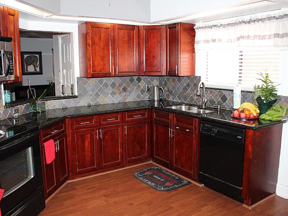 3rd image of 3421 NW 21st St