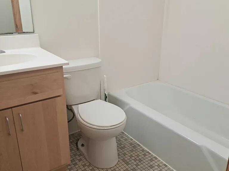 Rolling Hills Apartments — Photo 30