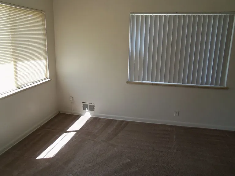 2233 W Parkhill Ave — Photo 14