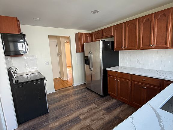 3rd image of 113 Argyle Ave #1