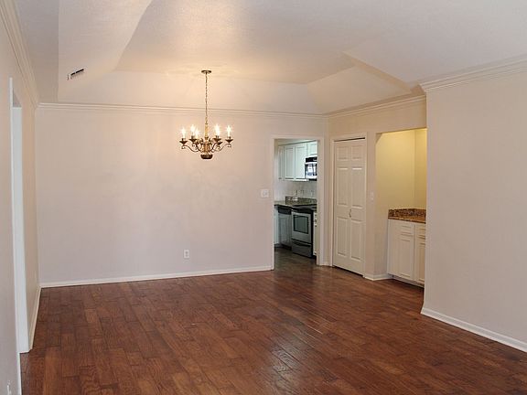 3rd image of 201 Ellwood St APT 102