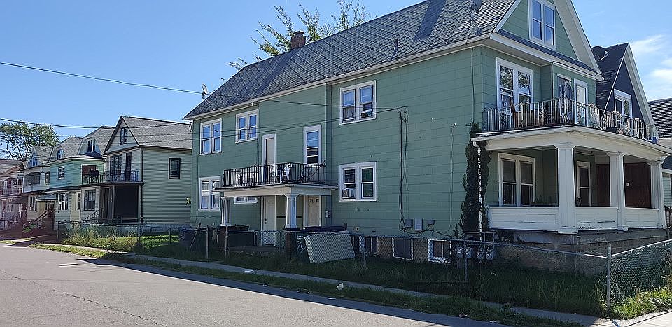 1st image of 174 Chadduck Ave