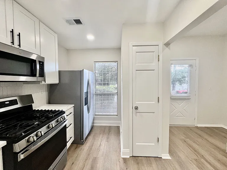 904 Wedgewood Way — Photo 2
