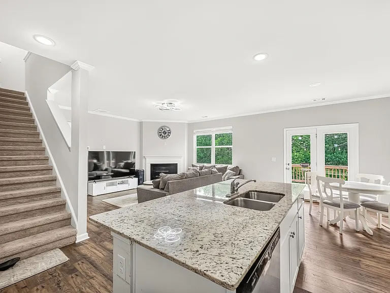 685 Highgrove Way — Photo 14