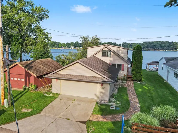 82142 Waldron Dr, Lawton, MI 49065