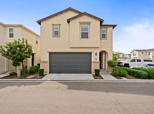 6389 E Moscato Dr, Fresno, CA 93727