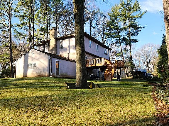3rd image of 9016 Denise Ln