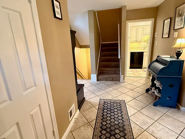Seven Oaks Pl — Photo 3
