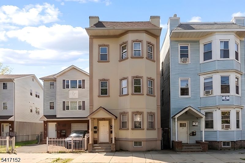 1st image of 743 S 12Th St
