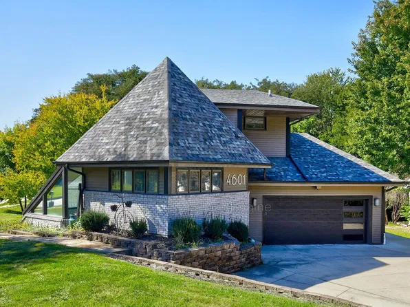 4601 Ashworth Rd, West Des Moines, IA 50265