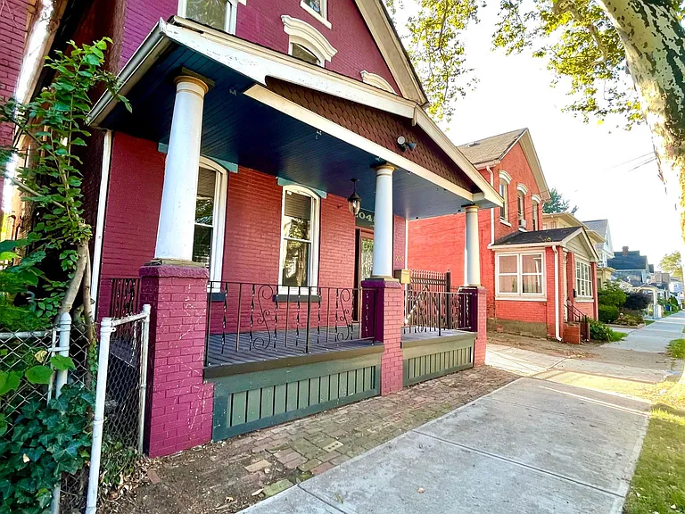 2045 W 38th St #D — Photo 24