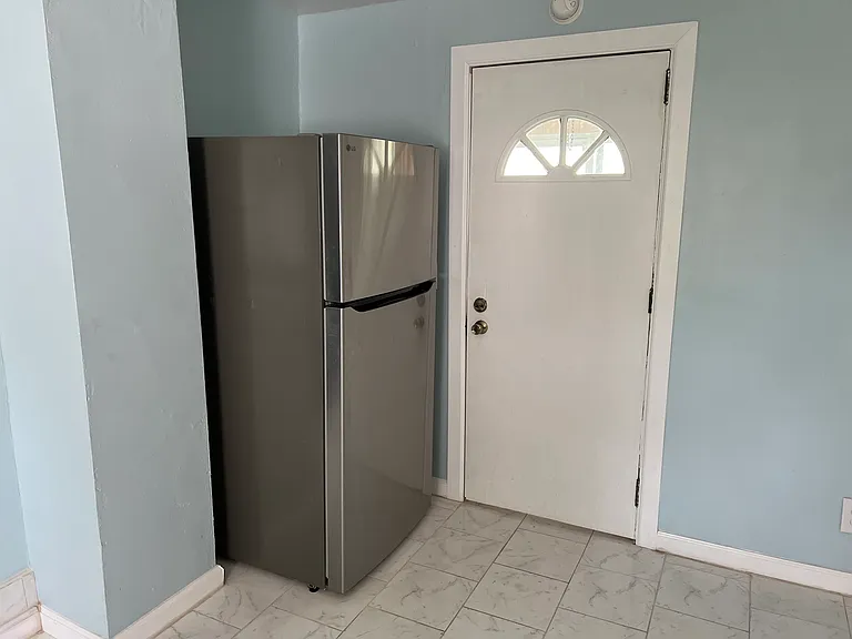 630 Elroy Rd — Photo 9
