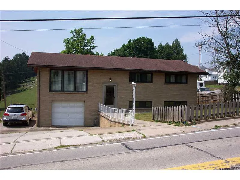 15 E Main St photo 1