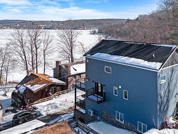 2nd image of 109 Paradise Rd E