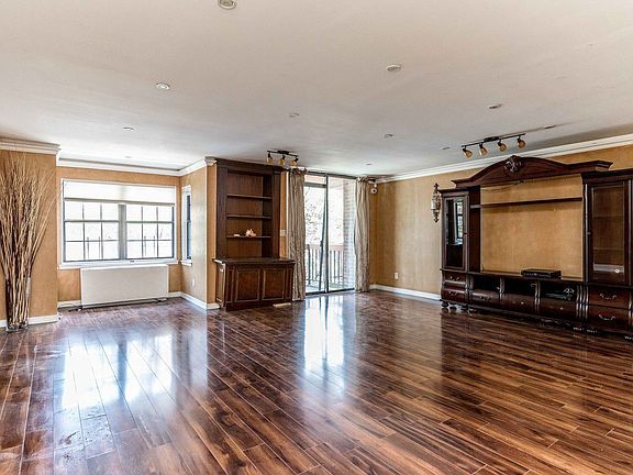 3rd image of 163-06 71st Ave #131