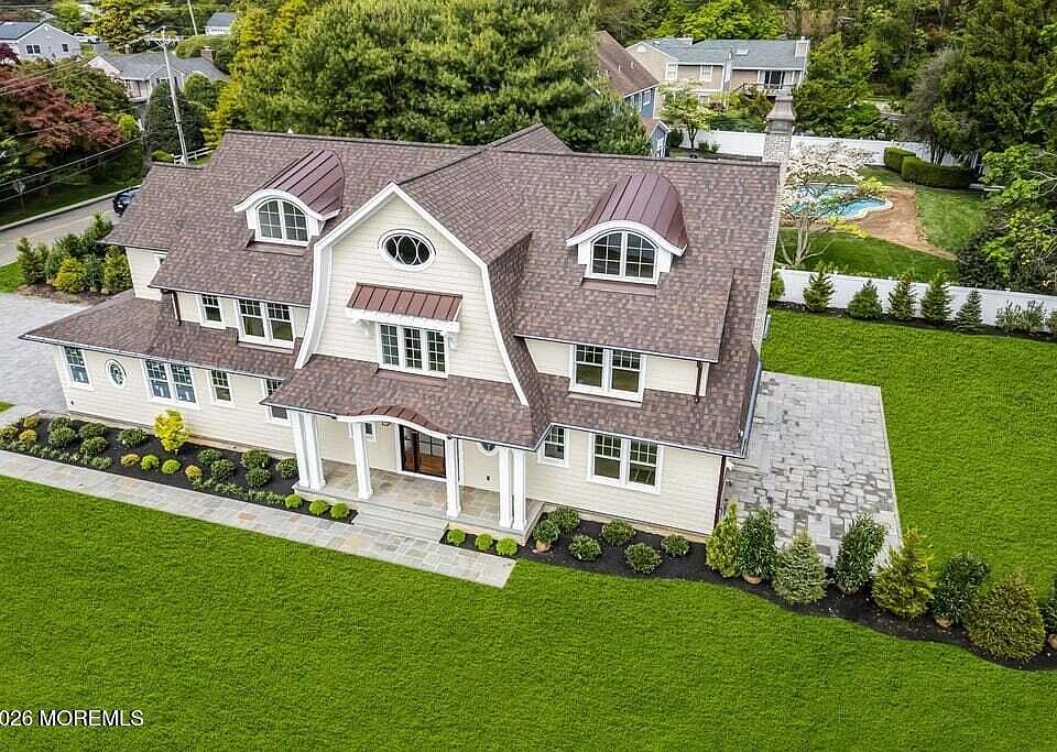 1st image of 907 Riverview Drive