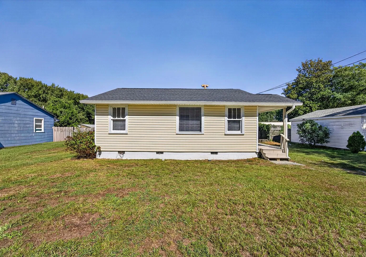 Available Now | Freshly Updated | Move-In Ready! — Photo 4